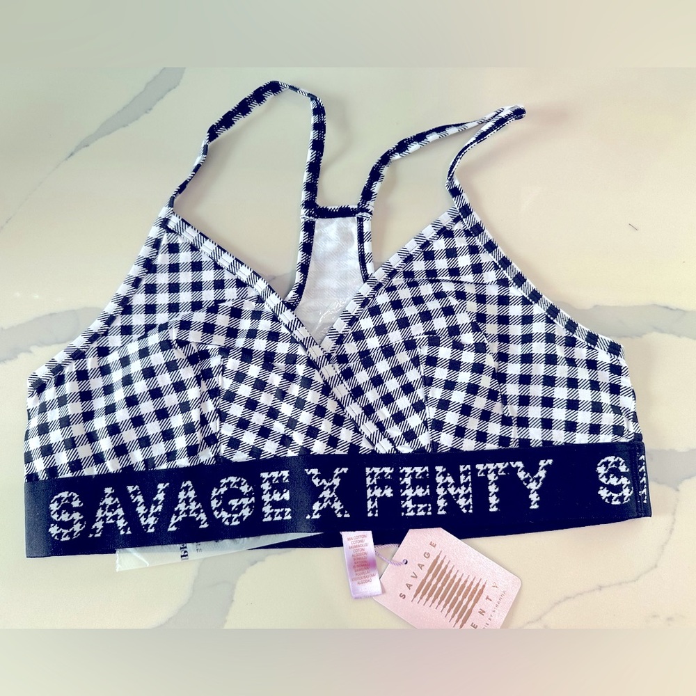 Savage X Fenty cute bralette! 🖤🤍 Black and White size XL New with tags.